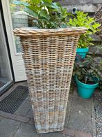Hoge rotan plantenbak., Tuin en Terras, Bloembakken en Plantenbakken, Ophalen, Zo goed als nieuw, Rond, Minder dan 60 cm
