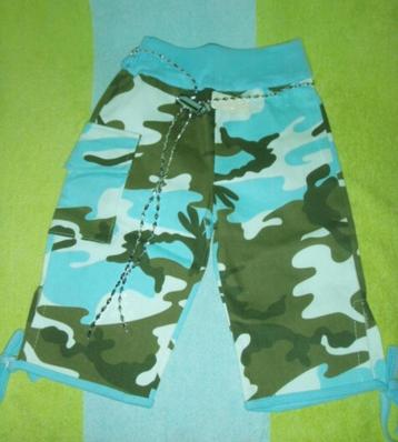 Nieuwe armybroek met zilverkleurige ceintuur maat 80-86 beschikbaar voor biedingen