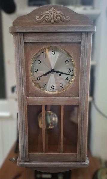 Regulateur wandklok beschikbaar voor biedingen