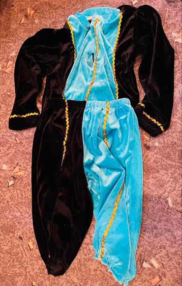 Verkleedkleding maat 122/128 - 5 pakken + accessoires beschikbaar voor biedingen