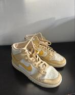 Nike Dunk High - Maat 39, Kleding | Dames, Schoenen, Geel, Ophalen of Verzenden, Sneakers of Gympen, Gedragen