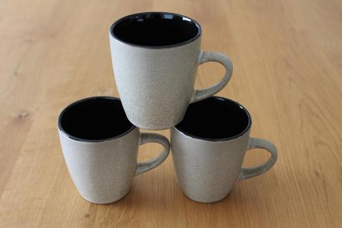 Mok, beker, kop, koffiebeker, melkbeker + zwarte binnenkant, Huis en Inrichting, Keuken | Servies, Zo goed als nieuw, Kop(pen) en/of Schotel(s)