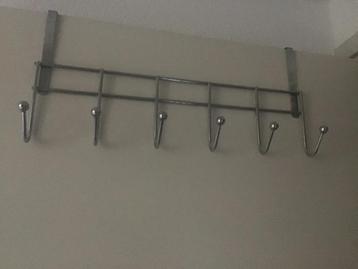 Deurhanger over deur beschikbaar voor biedingen