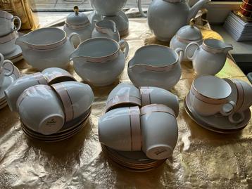 Compleet Porseleinen Servies beschikbaar voor biedingen