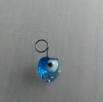 Boho: klein blauw bedeltje met oog in hartje, Glas of Kristal, Zo goed als nieuw, 1 bedel, Ophalen