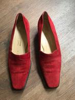 rode pumps maat 40, Kleding | Dames, Schoenen, Ophalen of Verzenden, Zo goed als nieuw, Helioform, Rood
