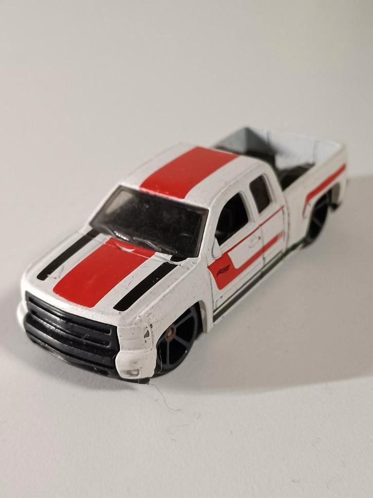 Hot Wheels chevy silverado gebruikt, Hobby en Vrije tijd, Modelauto's | Overige schalen, Auto, Ophalen of Verzenden