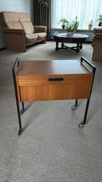 Naaikoffer compleet met inhoud, Ophalen, Zo goed als nieuw