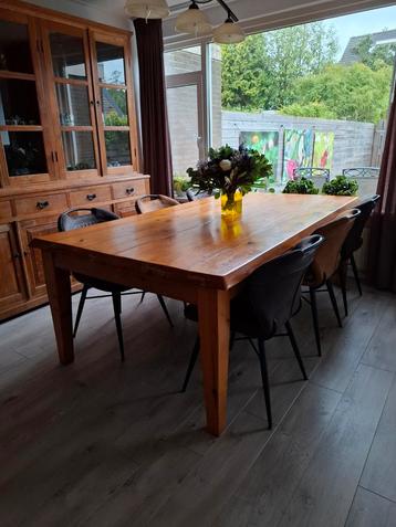 Eetkamertafel beschikbaar voor biedingen