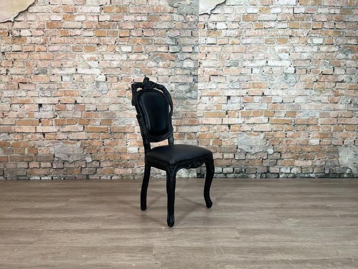 Moooi Smoke Dining Chair bij TheReSales.  NIEUW!, Huis en Inrichting, Stoelen, Zo goed als nieuw, Vier, Hout, Leer, Zwart, Ophalen of Verzenden