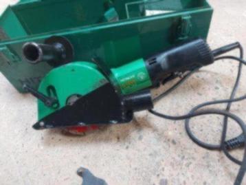 Hitachi sleuvenzaag G 15 YC zaagt 40mm diep muur sleuven met beschikbaar voor biedingen