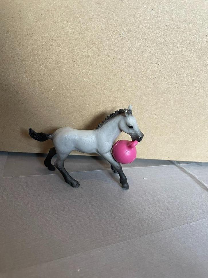schleich HORSE CLUB veulen met speelbal 42534, Verzamelen, Speelgoed, Zo goed als nieuw, Ophalen of Verzenden