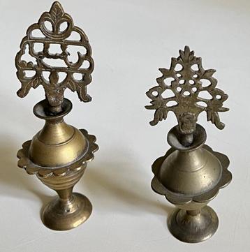 Twee messing parfumflesjes beschikbaar voor biedingen