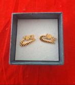 Nike oorbellen, Ophalen of Verzenden, Nieuw, Goud, Overige materialen