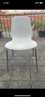 2 moderne witte kunststof of stoel met metalen poten stoelen, Huis en Inrichting, Ophalen, Zo goed als nieuw, Wit
