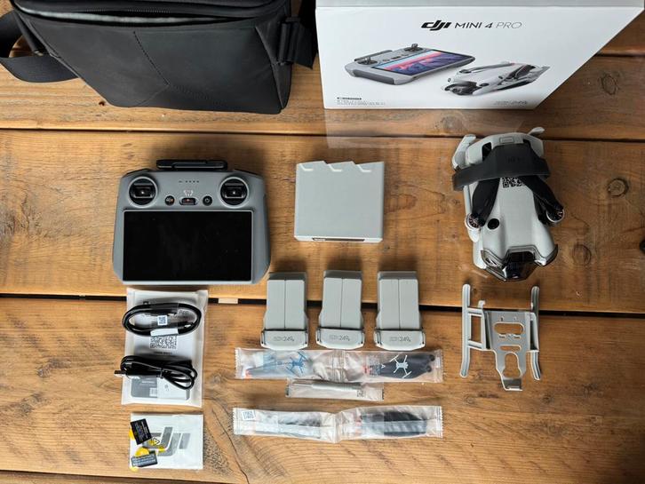DJI Mini 4 Pro Fly More Combo (RC 2), Audio, Tv en Foto, Drones, Zo goed als nieuw, Ophalen