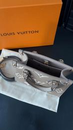Louis Vuitton OnTheGo BB - Zo Goed Als Nieuw!, Beige, Ophalen of Verzenden, Zo goed als nieuw, Handtas