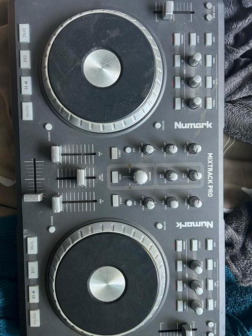 Numark Mixtrack Pro DJ Controller, Muziek en Instrumenten, Dj-sets en Draaitafels, Gebruikt, Dj-set, Numark, Ophalen
