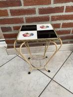 Vintage tafeltje, Ophalen