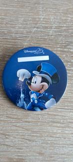 Button disneyland Paris Parijs 25 jaar mickey mouse, Verzamelen, Ophalen of Verzenden, Zo goed als nieuw, Figuurtje, Button