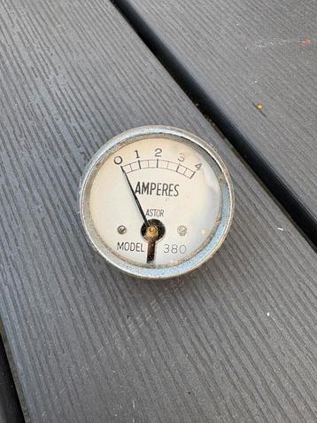 Oude amperemeter beschikbaar voor biedingen