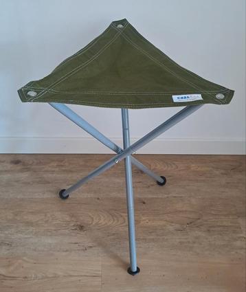 Driepoot kruk 60 cm hoog  beschikbaar voor biedingen