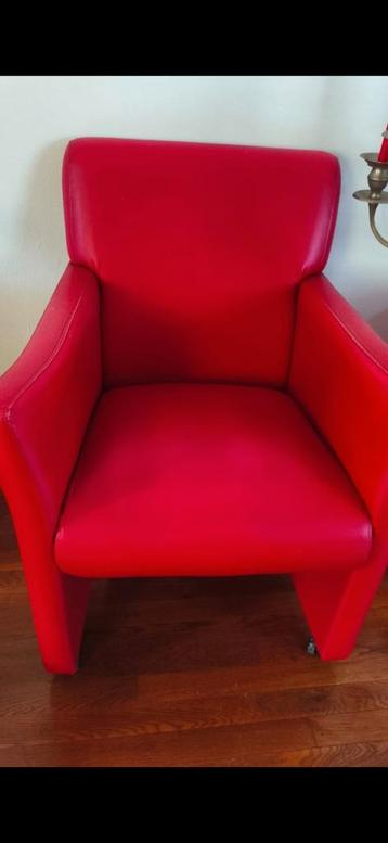 Rode leren stoelen set van 2 met wielen beschikbaar voor biedingen