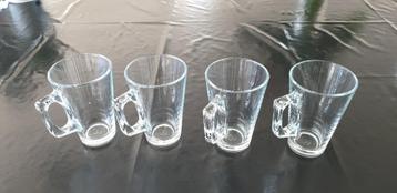 Theeglazen met en zonder houder beschikbaar voor biedingen