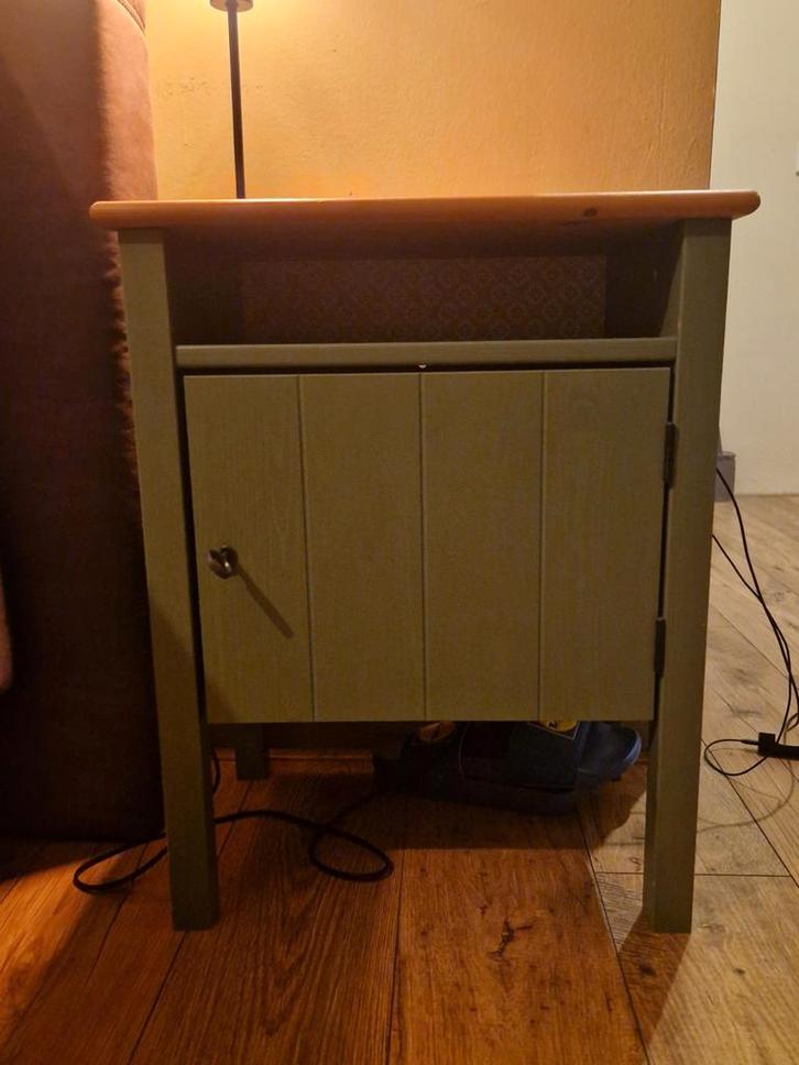 Twee groene Ikea nachtkastjes - massief grenen, Huis en Inrichting, Slaapkamer | Nachtkastjes, Zo goed als nieuw, Minder dan 55 cm