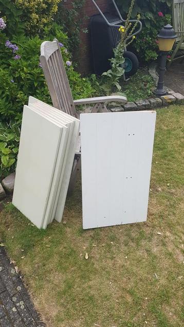 Platen hout beschikbaar voor biedingen