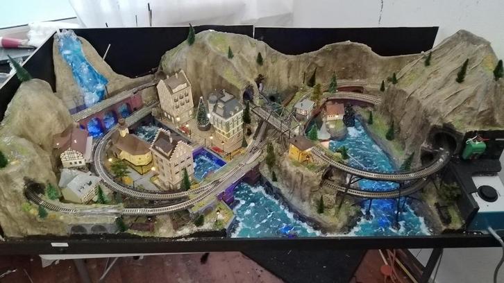 Kerst treinbaan N- spoor, Hobby en Vrije tijd, Modeltreinen | N-Spoor, Zo goed als nieuw, Overige typen, Gelijkstroom of Wisselstroom