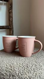 2 mooie oudroze mokken met goud detail op de voorkant, Huis en Inrichting, Keuken | Servies, Ophalen, Zo goed als nieuw, Effen