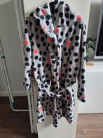Badjas met stippen en hartjes in nieuwstaat maat 134-140, Nacht- of Onderkleding, Meisje, Ophalen of Verzenden, Zo goed als nieuw