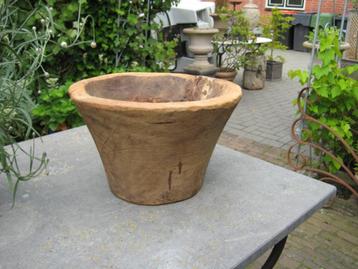Oude houten Schaal beschikbaar voor biedingen