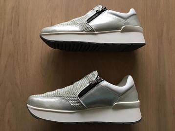 Ten Flexx sneakers maat 39 grijs met witte zool en ritsjes