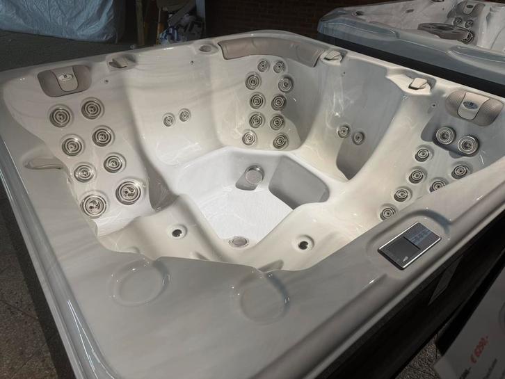 Passion Spa Relax 5 persoons 2 ligplaatsen, Tuin en Terras, Bubbelbaden en Hottubs, Zo goed als nieuw, Filter, Ophalen