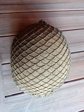 Legerhelm met binnenhelm en net beschikbaar voor biedingen