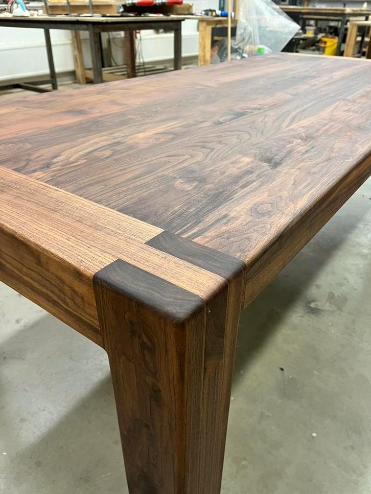 Exclusieve Notenhouten Eettafel | 230x100x77, Huis en Inrichting, Tafels | Eettafels, Zo goed als nieuw, 50 tot 100 cm, 200 cm of meer