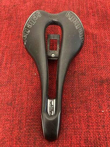 Selle Italia SLR Superflow 142mm Zadel beschikbaar voor biedingen