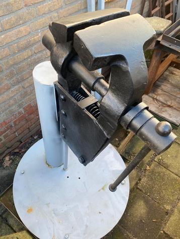 Aambeeld smeden Staartbankschroef groot beschikbaar voor biedingen