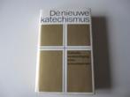 De nieuwe katechismus’ -bijbel- oude nieuwe testament, Boeken, Ophalen of Verzenden, Gelezen