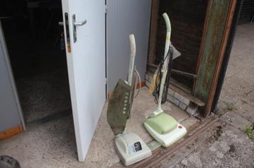 2 Hoover (antieke) stofzuigers beschikbaar voor biedingen