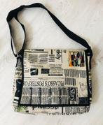 Grappige schoudertas met kranten opdruk. Nieuw, Ophalen of Verzenden