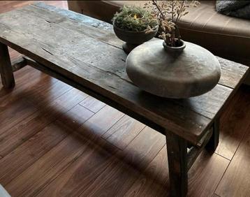 Oud houten salontafel old farm Aura Peeperkorn beschikbaar voor biedingen