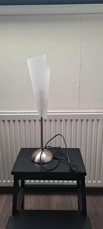 Tafellamp matglas/melkglas beschikbaar voor biedingen
