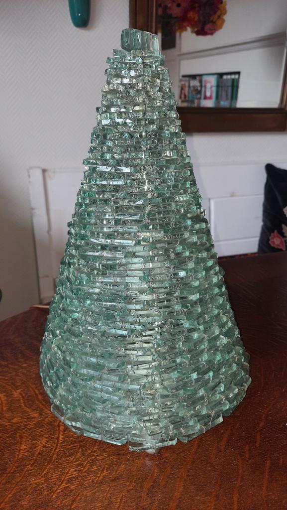 Brutalistische piramide tafellamp handgemaakt, beschrijving, Huis en Inrichting, Lampen | Tafellampen, Zo goed als nieuw, Minder dan 50 cm