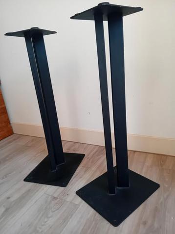 zware loudspeaker monitor stands 10 kg. p.s. +- 72 cm. hoog  beschikbaar voor biedingen