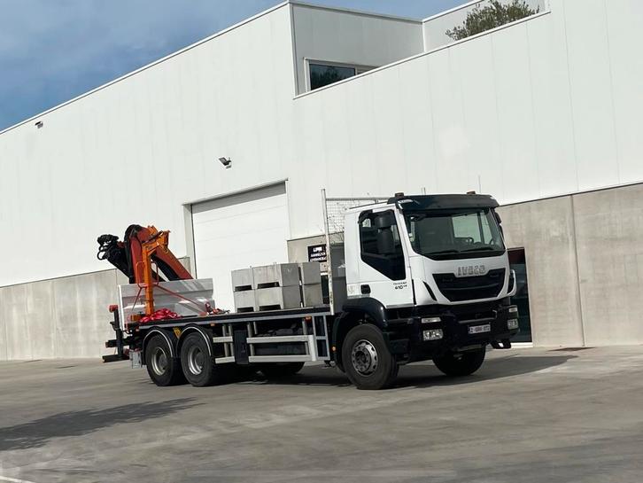 VRACHTWAGEN MET KRAAN - euro 6 - automaat, Auto's, Vrachtwagens, Particulier, Iveco, Diesel, Euro 6, Automaat, Wit, Zwart, Stof