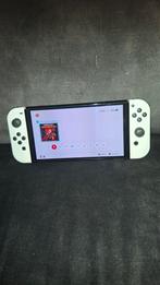 Nintendo Switch OLED - Wit, Spelcomputers en Games, Spelcomputers | Nintendo Switch, Switch OLED, Met games, Met 2 controllers