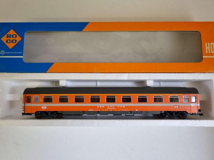 Roco 4236D - Eurofima-rijtuig met verlichting van de SBB, Hobby en Vrije tijd, Modeltreinen | H0, Zo goed als nieuw, Wagon, Gelijkstroom